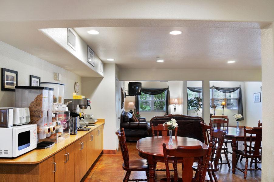 Americas Best Value Inn Suites Ada 10/16