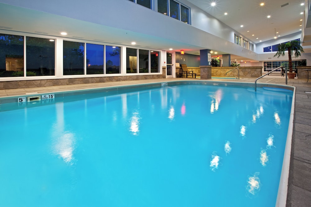 Holiday Inn Express Hotel Suites Bedford 35/53