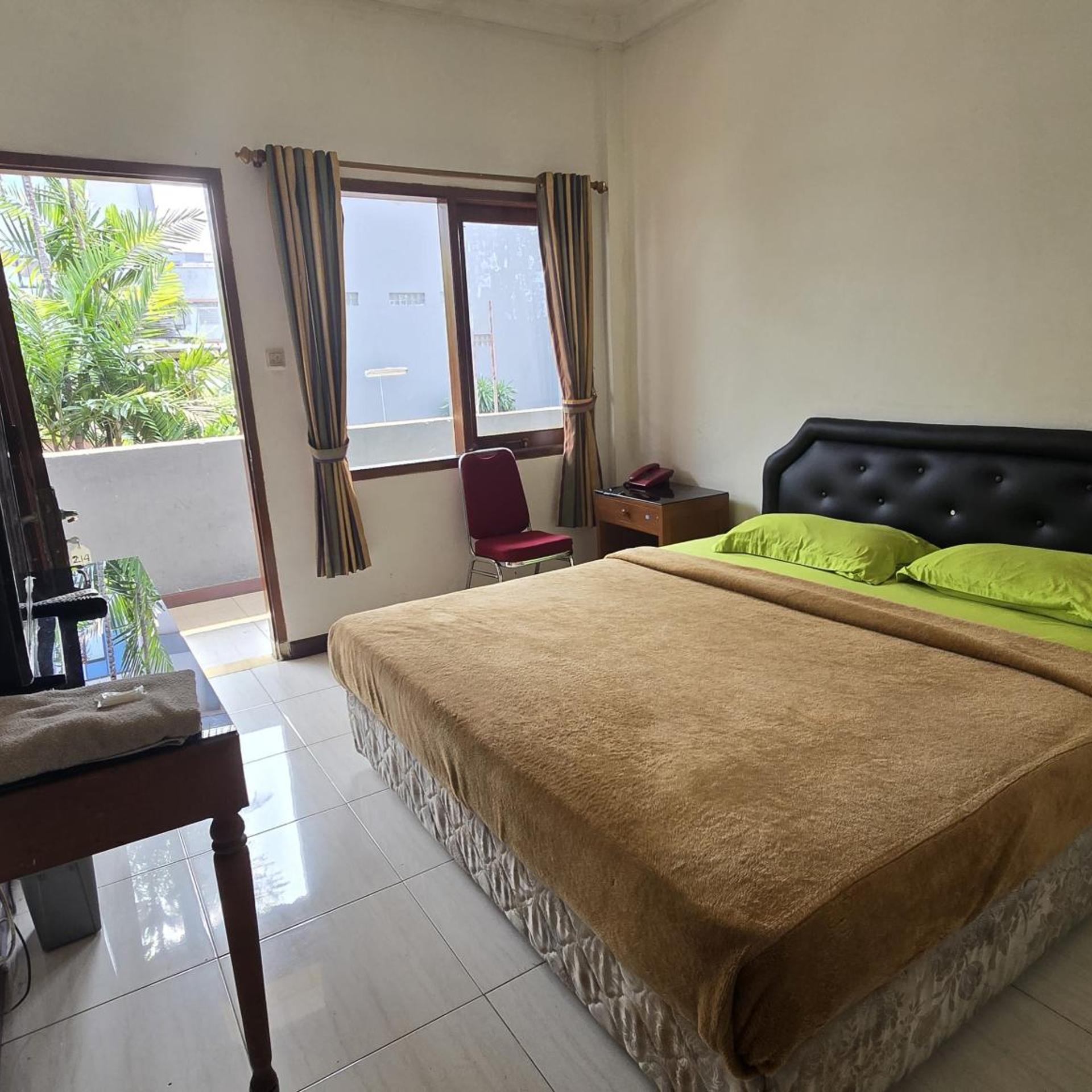 Deluxe, Double or Twin Bed