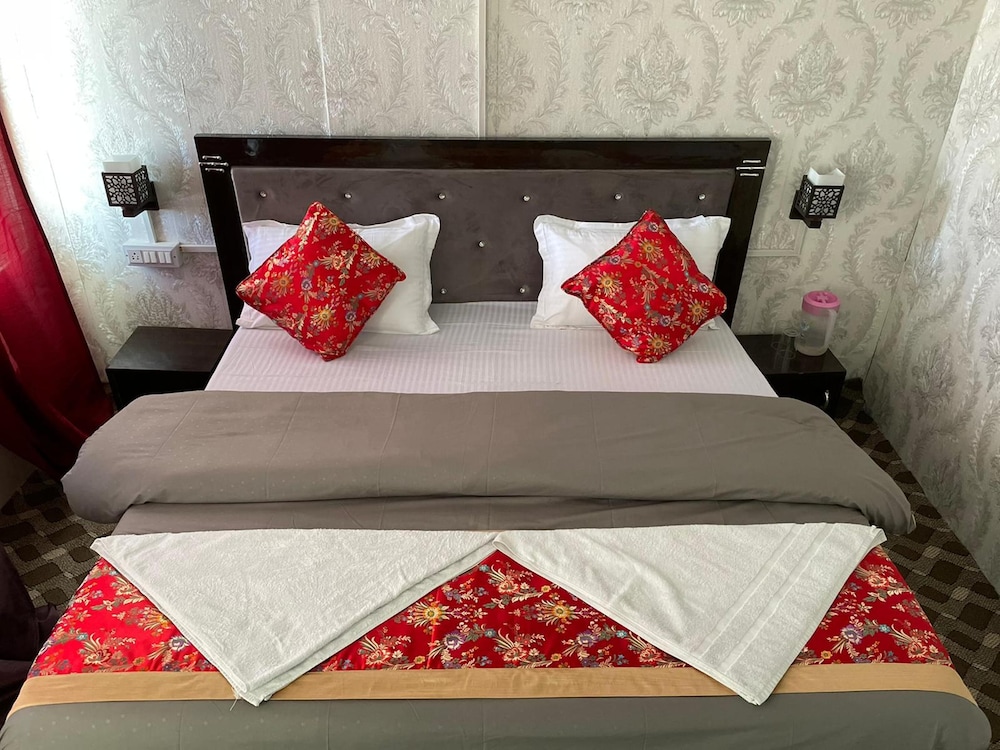 Pangong Delight Camp 12/36