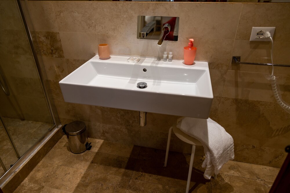 Sofia's Suites 40/46