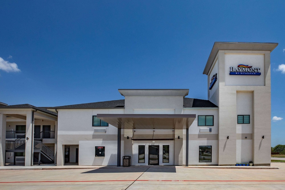 Baymont by Wyndham Freeport Texas 2/50