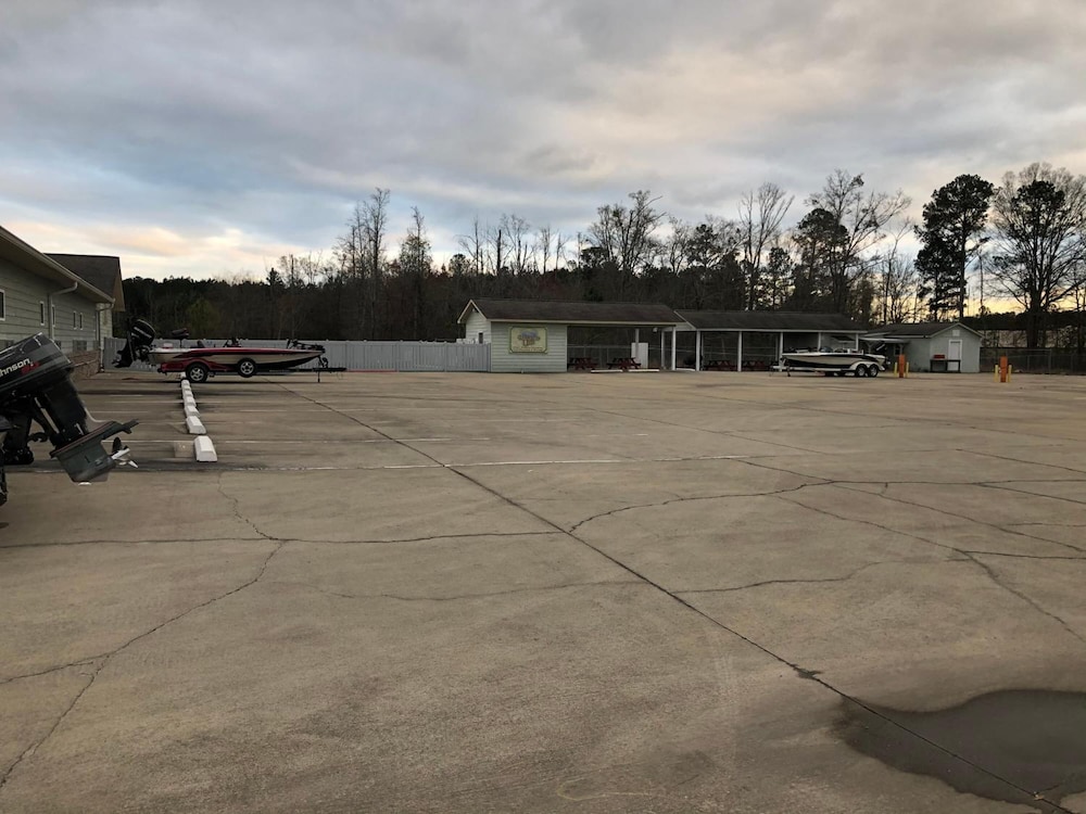 Weiss Lake Lodge 27/64