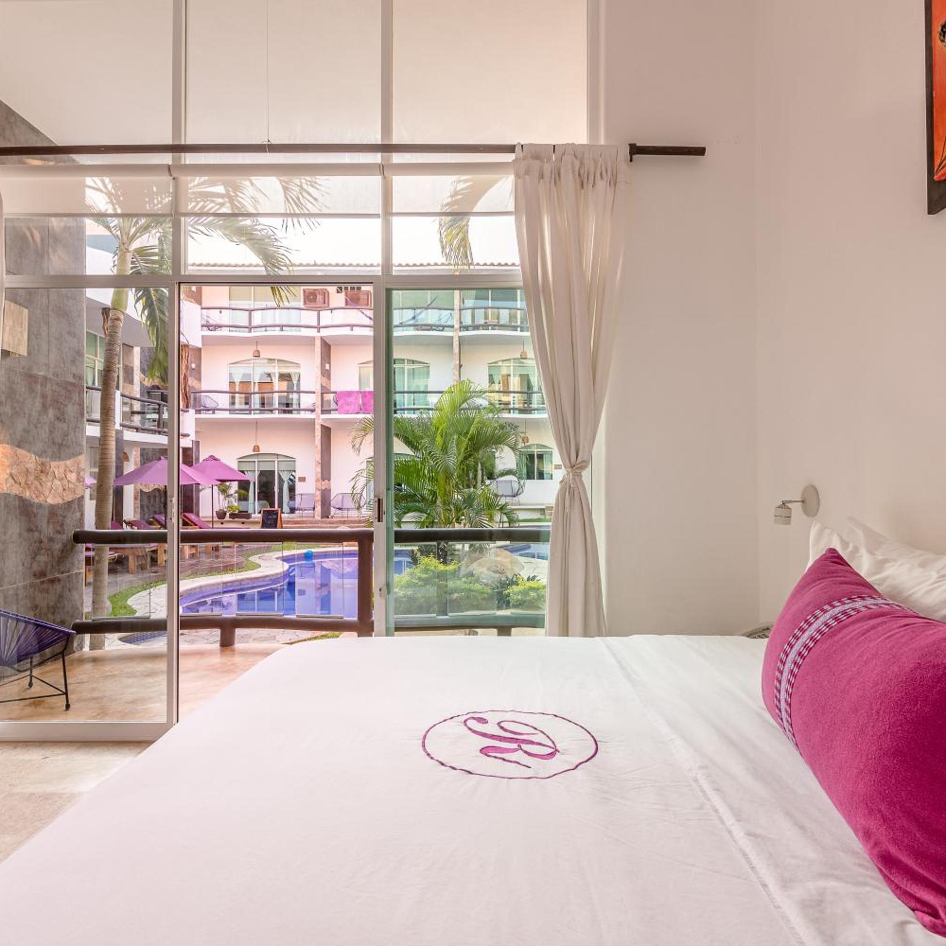 Deluxe, Double Bed