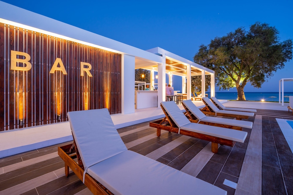 Kamari Plus Hotel 20/49