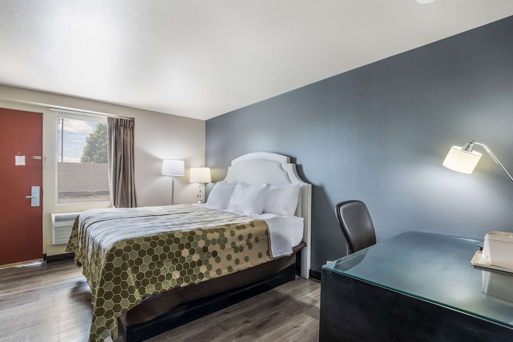 Econo Lodge Neenah 13/43
