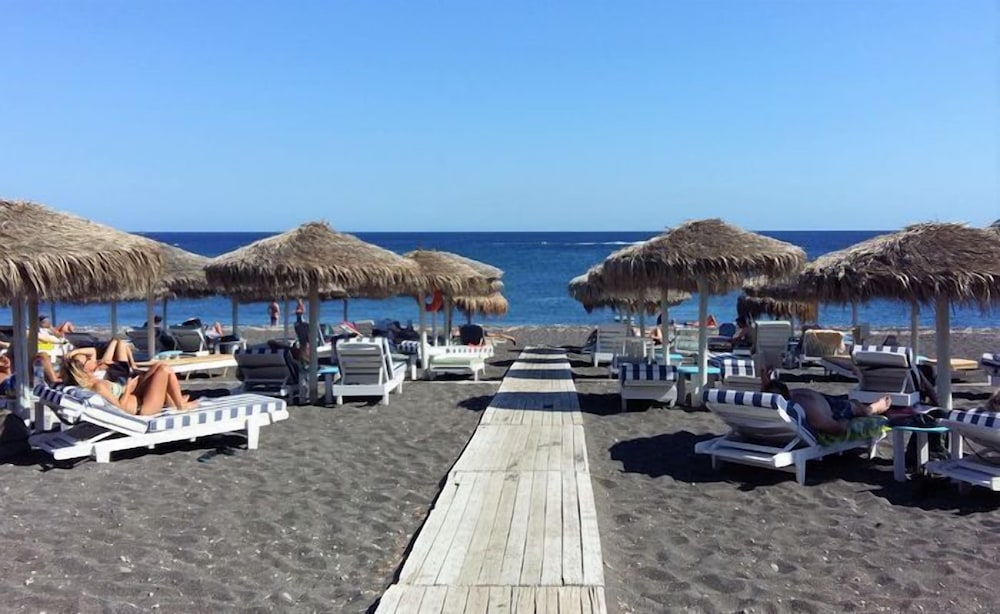 Sea La Vie Beachfront Suites 39/42