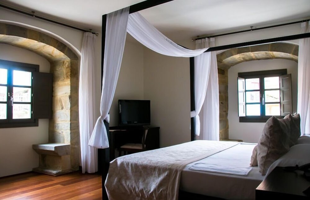 Hotel Palacio de Meras 5/30