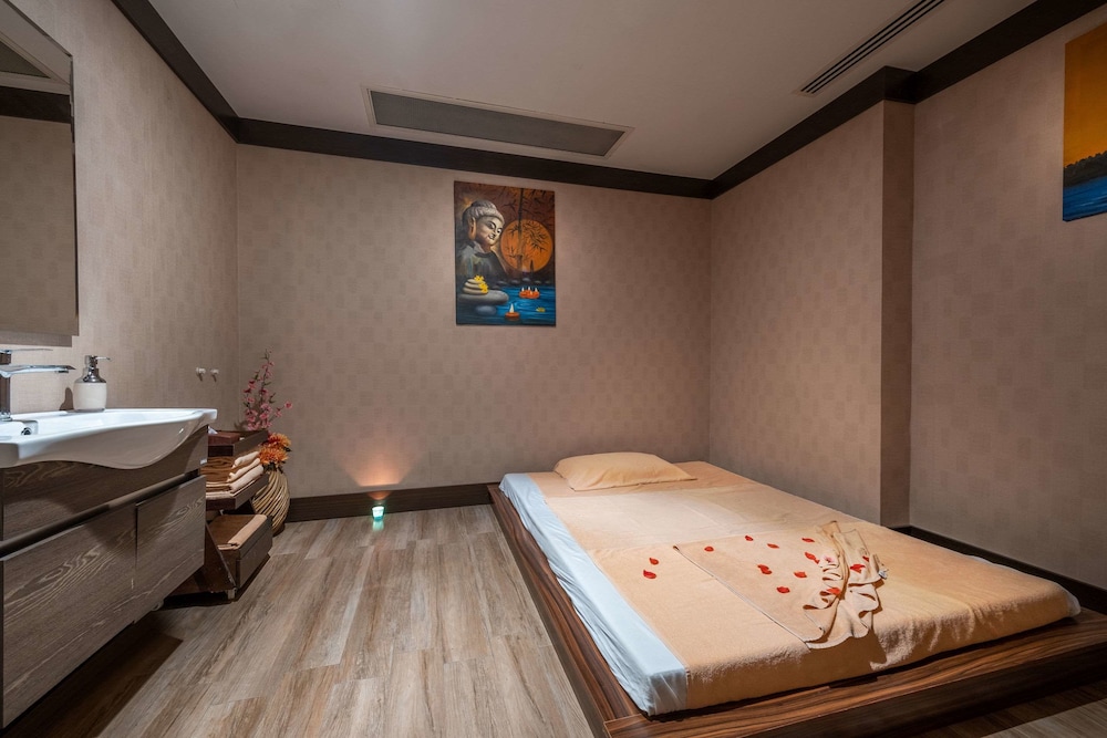 Clarion Hotel Istanbul Mahmutbey 35/60
