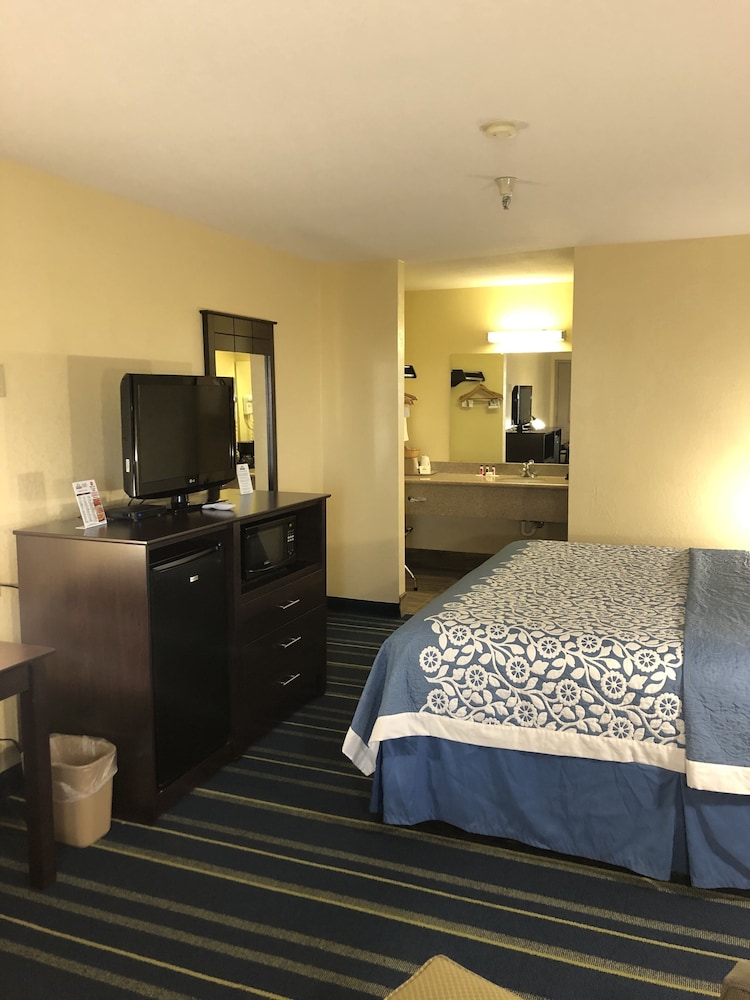 Days Inn By Wyndham Holbrook 18/45