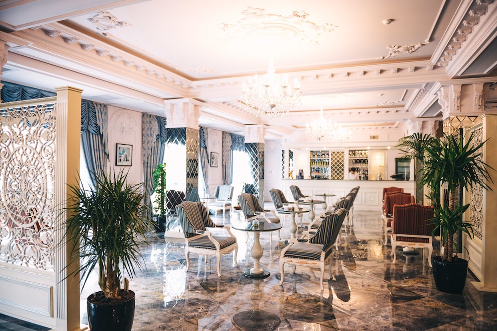 Emerald Suite Hotel 21/37