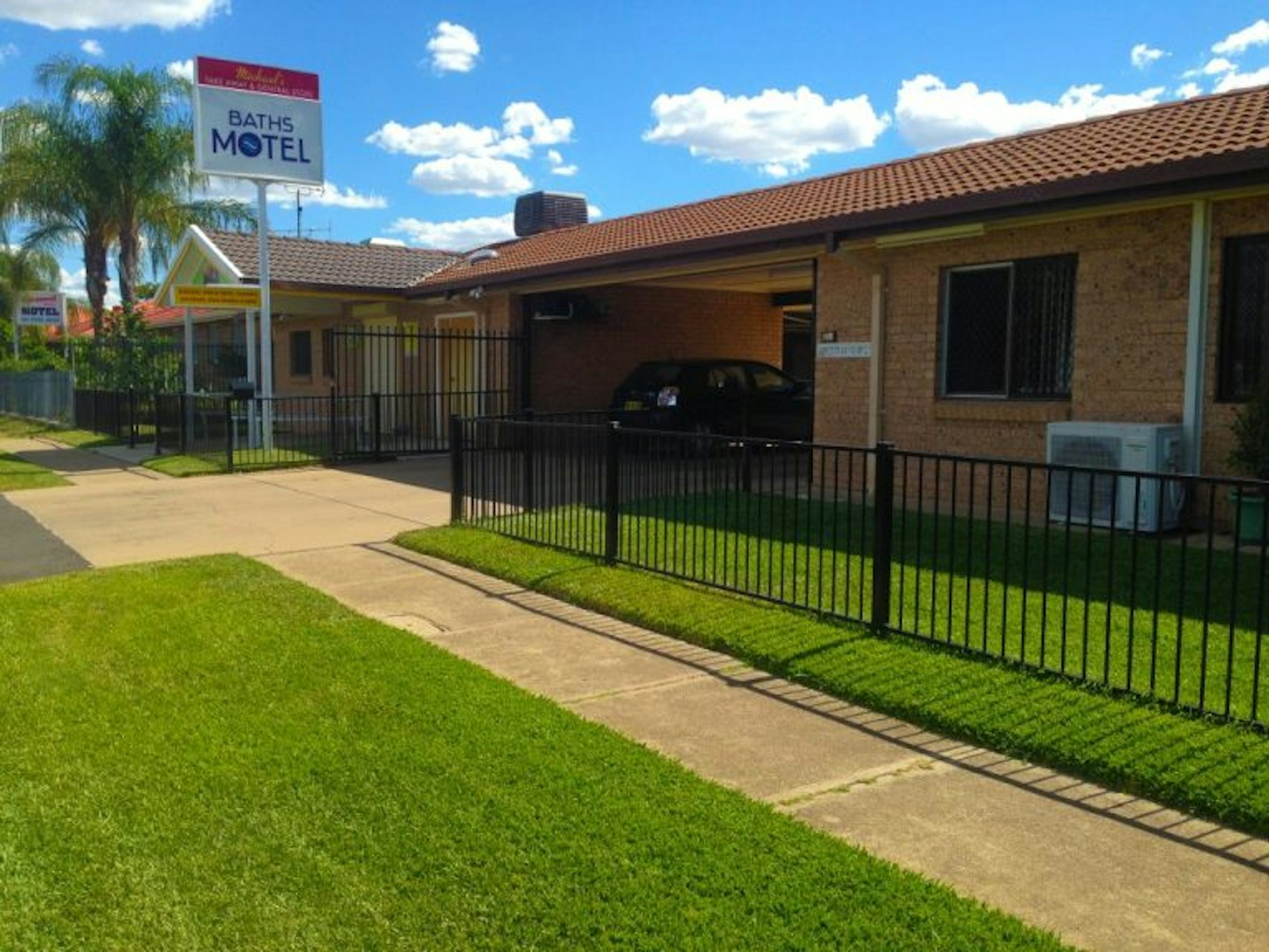Baths Motel 32/33