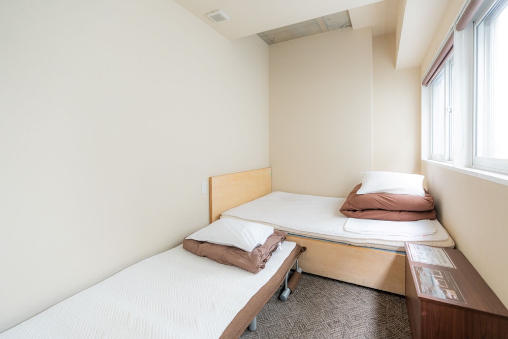 ECONOMY, TRIPLE, SHARED BATHROOM