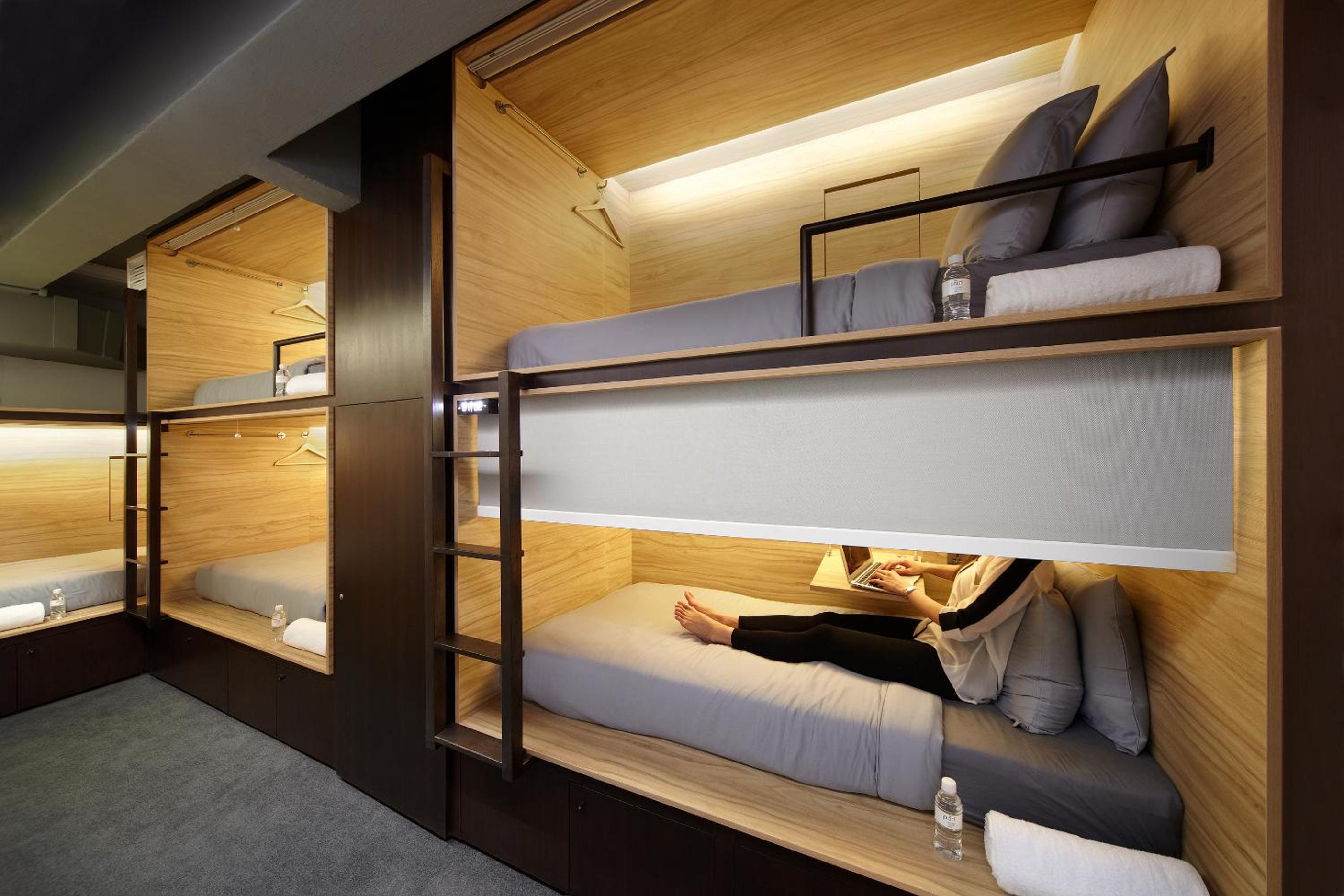 Female Dorm, Pod, Single