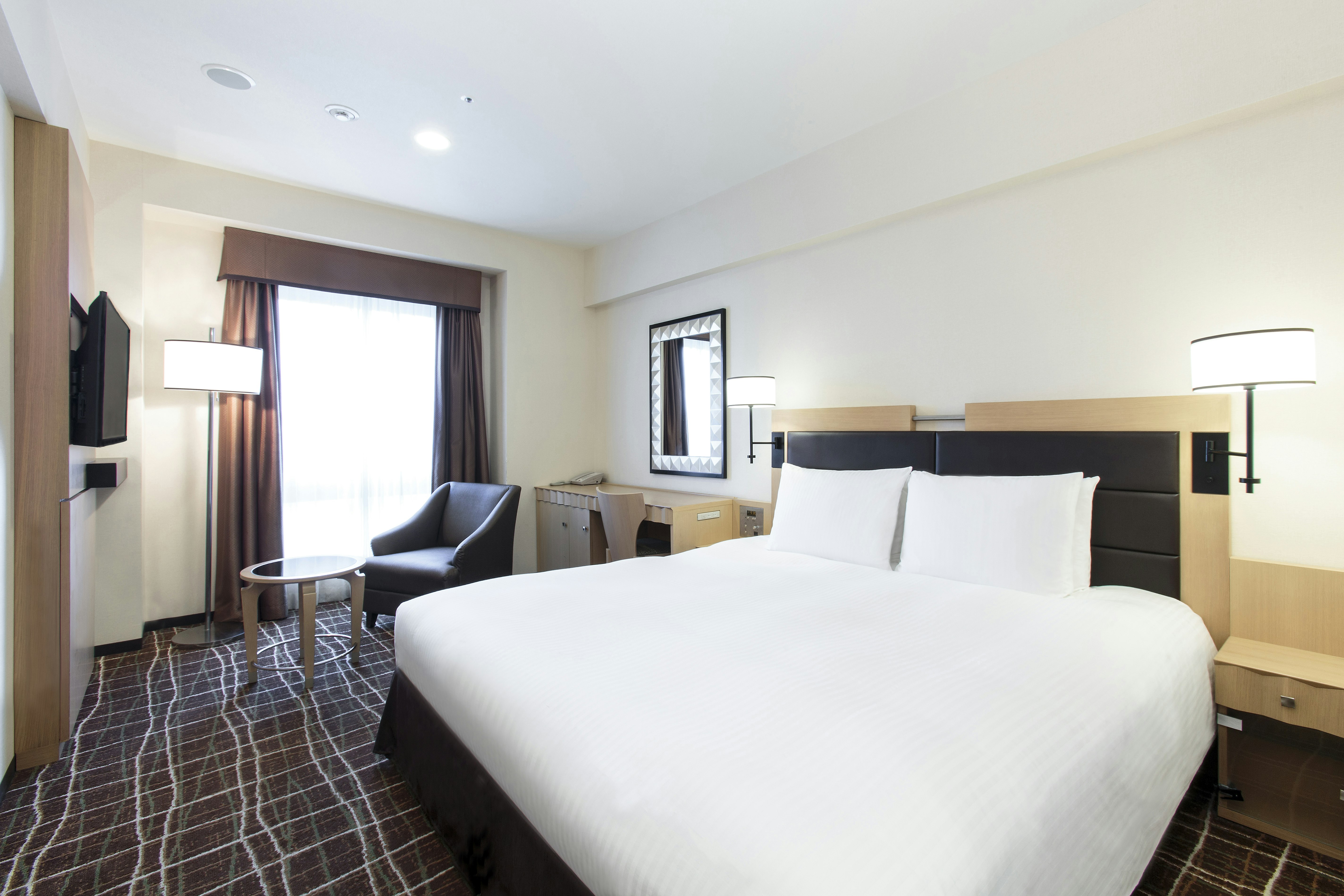 GUEST ROOM, KING BED