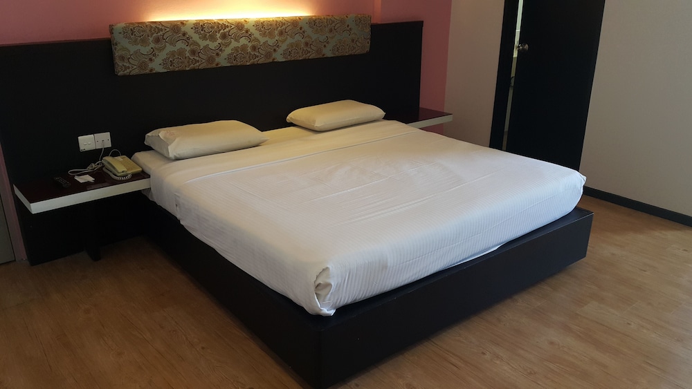 RED ROCK HOTEL 15/45