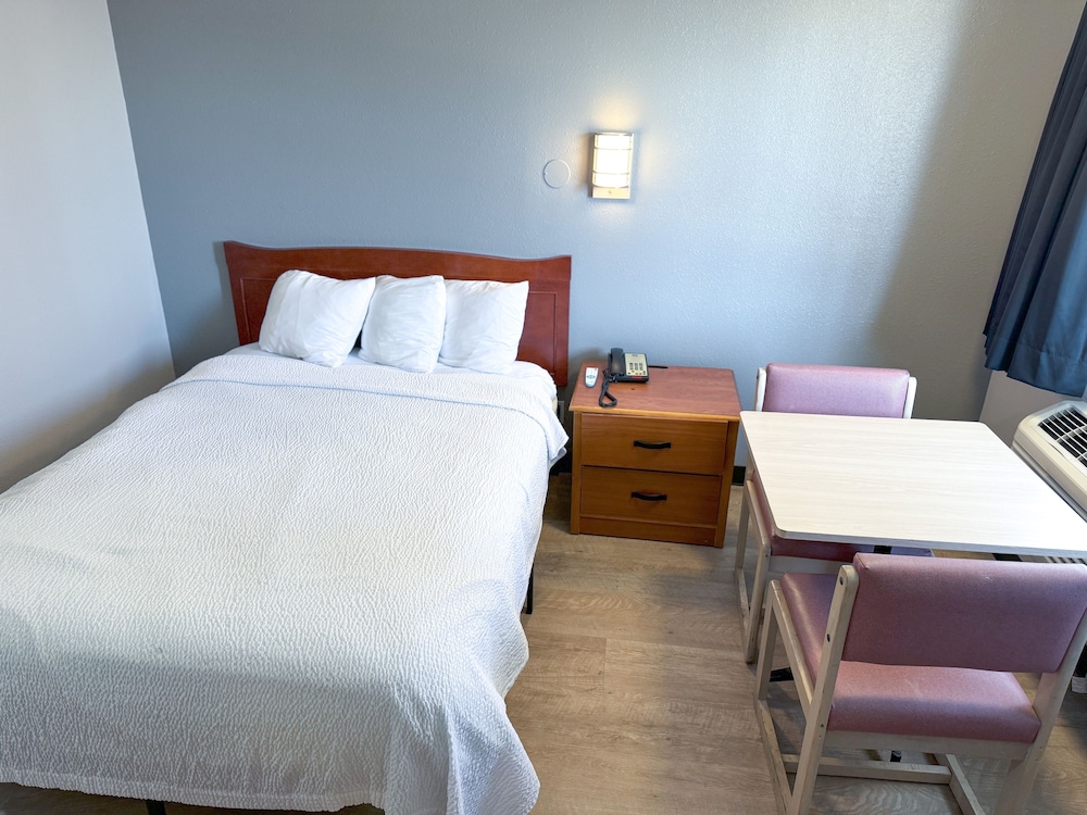Super 7 Motel 18/22