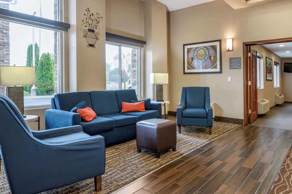 Comfort Inn Suites Dimondale Lansing 30/35