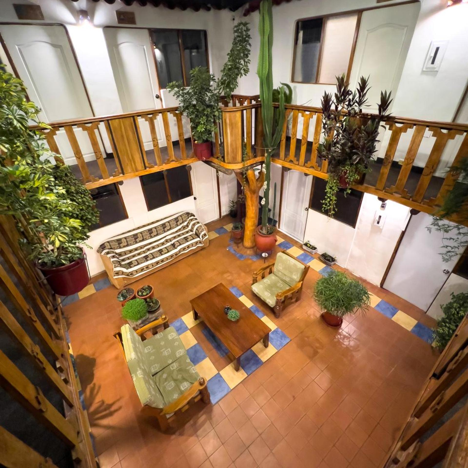 Hostal Teatro Inka 35/50