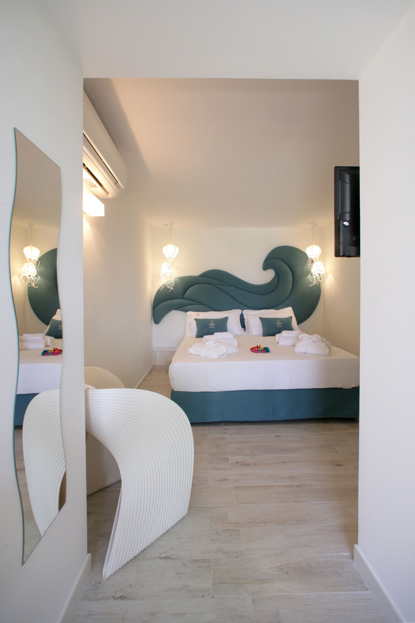 JUNIOR SUITE, KING BED