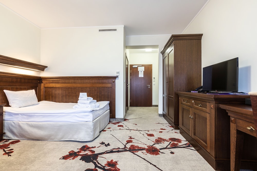 ROOM, SINGLE