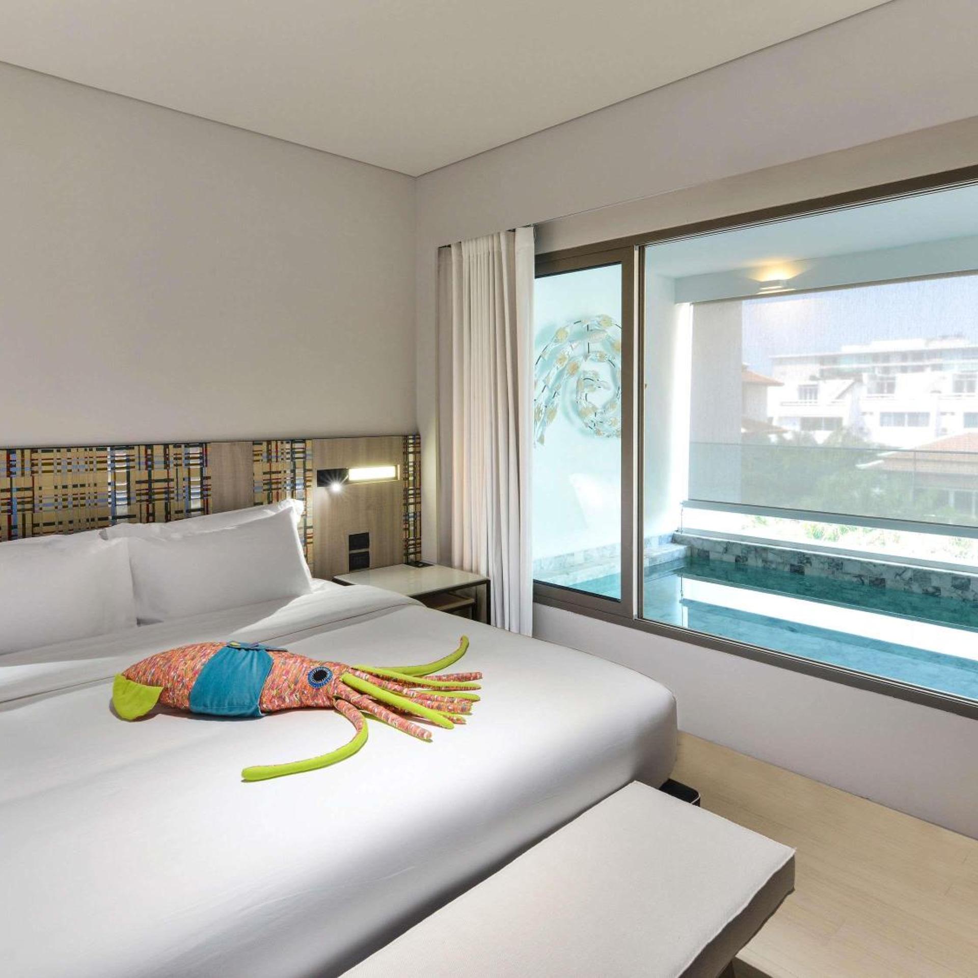 Pool, Family, Suite, King Bed, Bunk Bed, Garden View