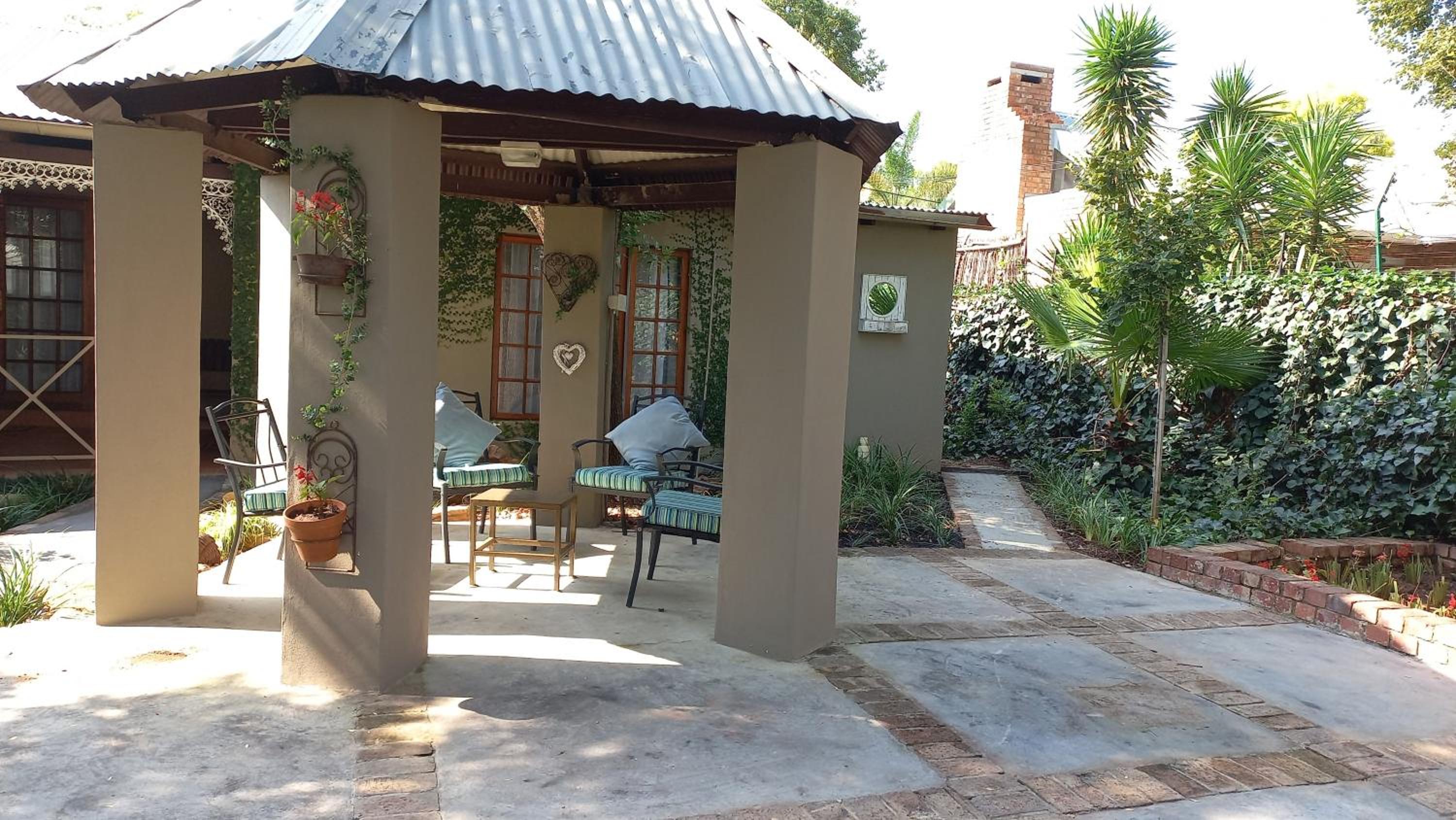 J'cups Guest House photo2