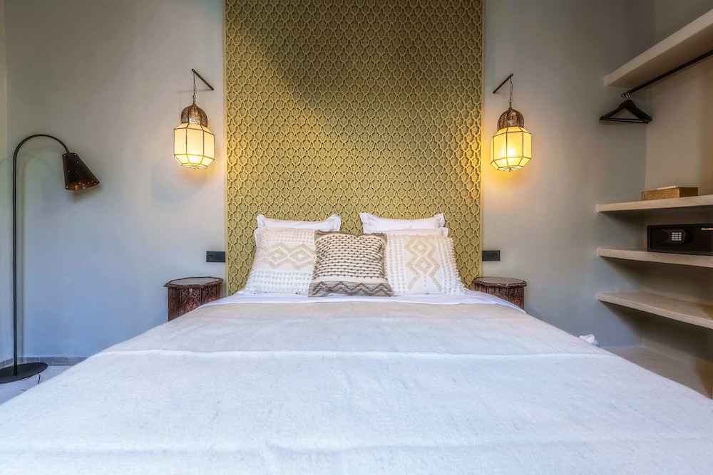 Riad XO Amira Victoria 22/50