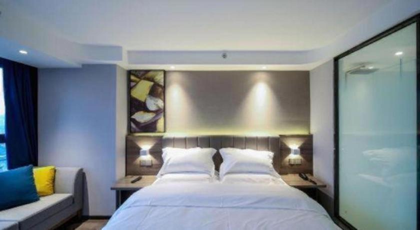 7 days premium hotel(Chongqing T3 terminal store) 27/55