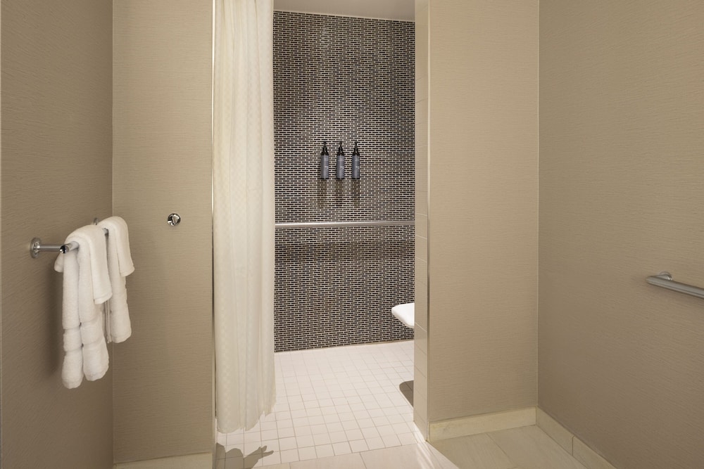 غرفة تقليدية بسريرين كوين، The Westin South Coast Plaza 10/10