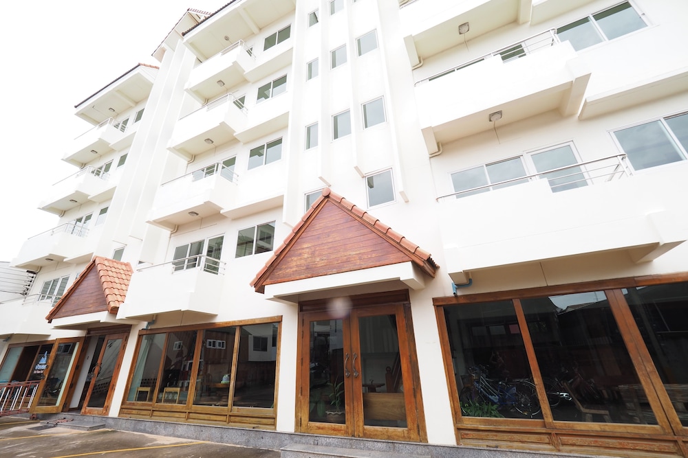 Fah Place Hotel 3/26