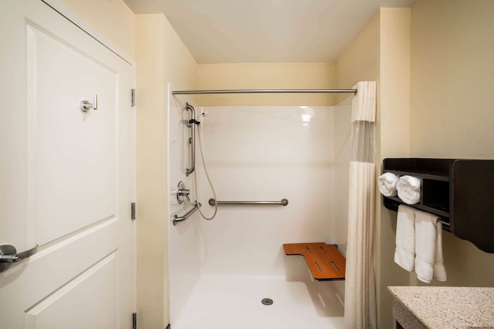 La Quinta Inn Suites By Wyndham Memphis Wolfchase 18/63