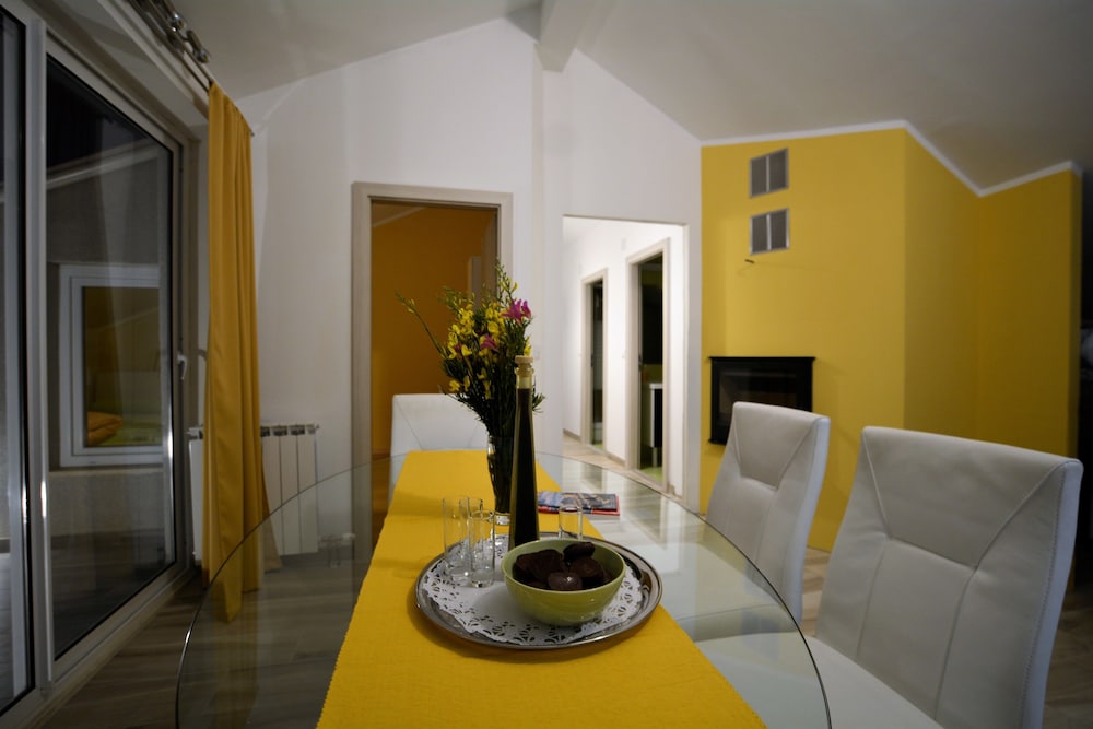 Villa Rosa 15/28