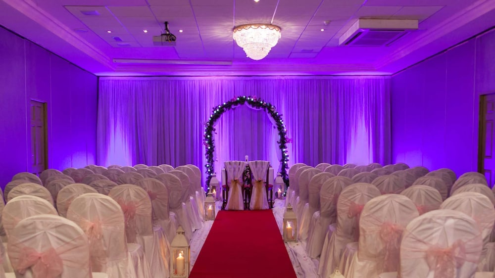 Treacy Apos S West County Conference Amp Leisure Centre 33/50
