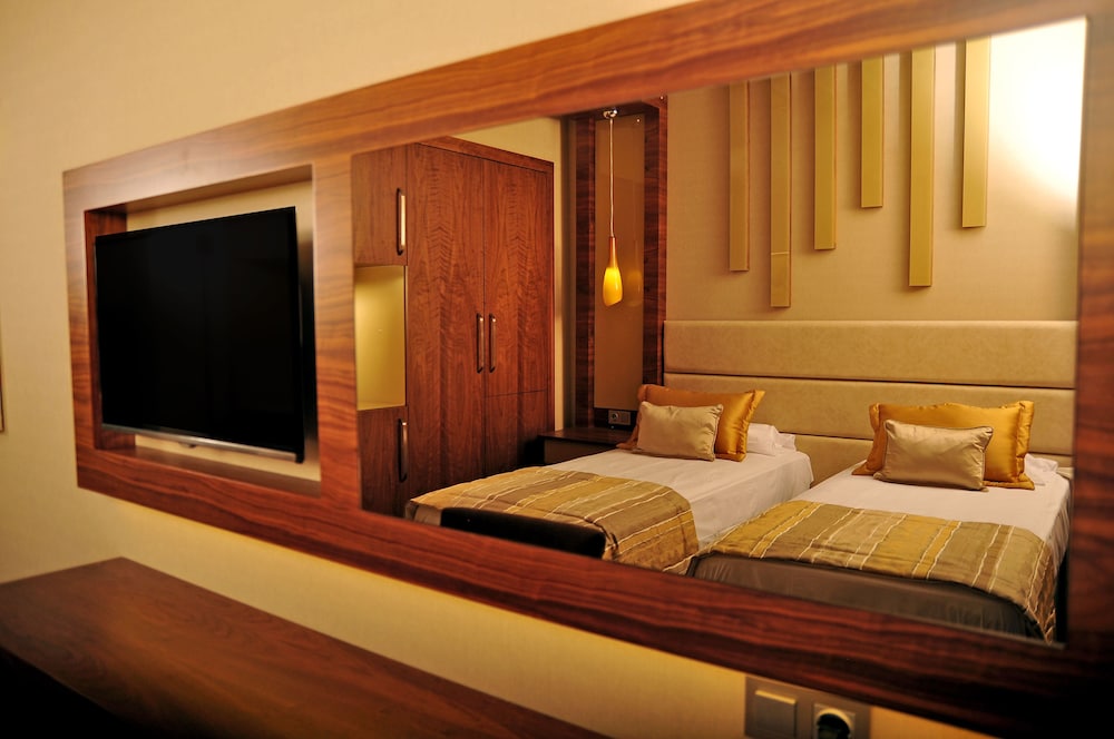 DELUXE, TWIN BEDS