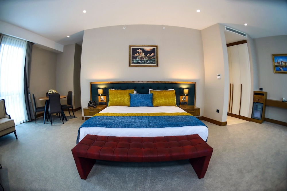 1 BEDROOM, JUNIOR, DOUBLE BED, CITY VIEW
