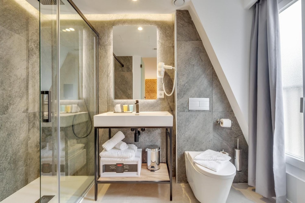 HOTEL BEAUSEJOUR 15/29