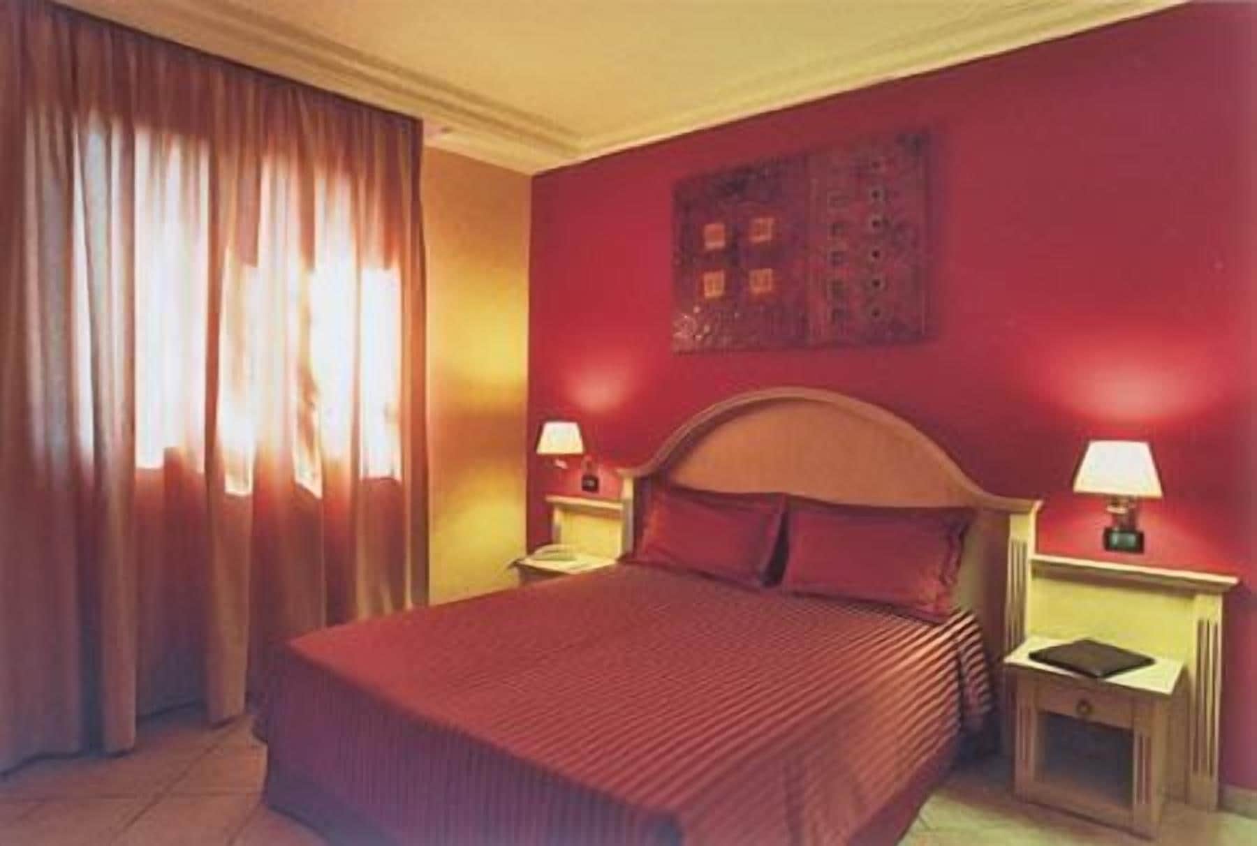 SUPERIOR, DOUBLE OR TWIN BED