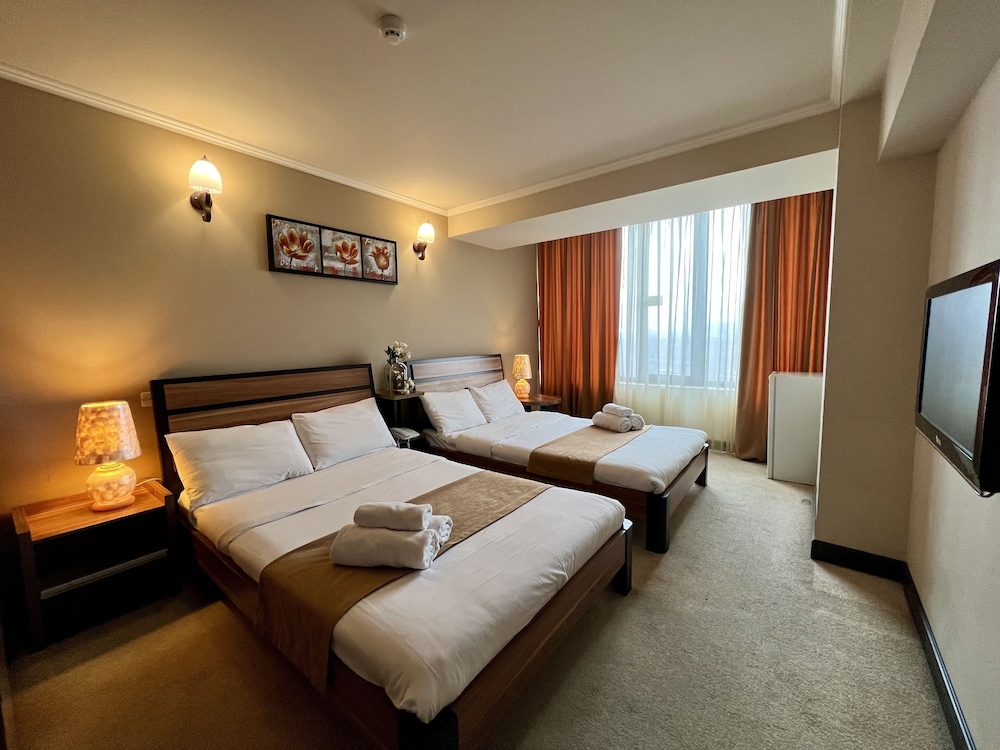 Nairi Hotel 18/68