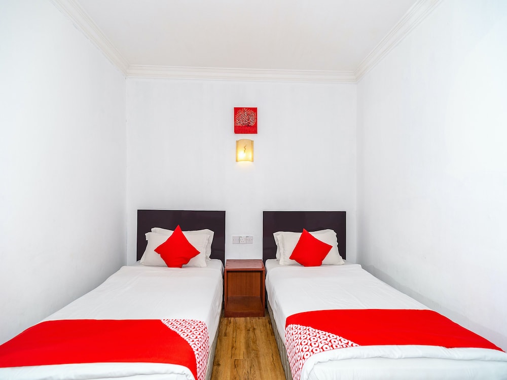 Super OYO 89847 Switz Paradise Hotel 15/24
