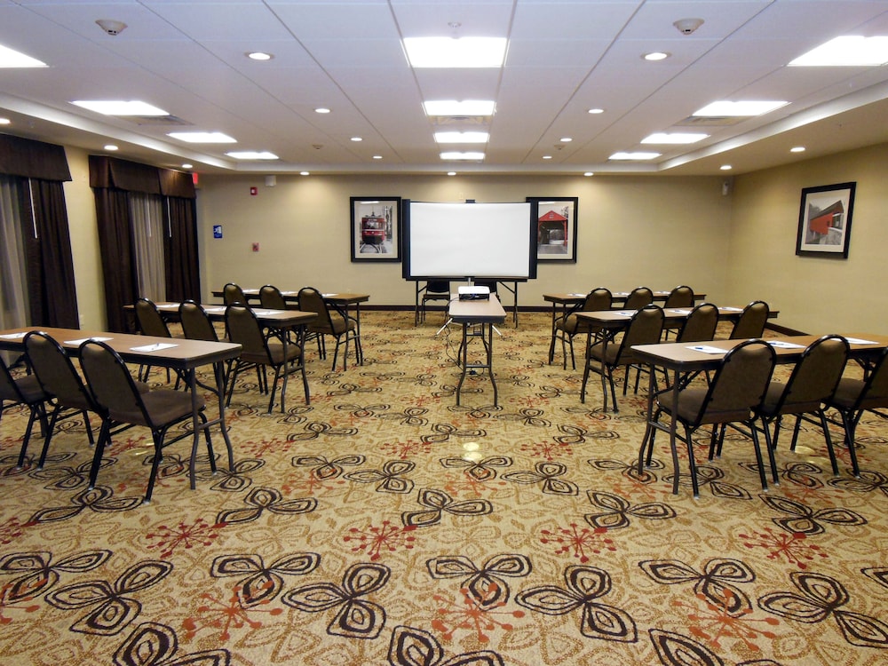 Holiday Inn Express Suites Washington Meadow Lands 59/70