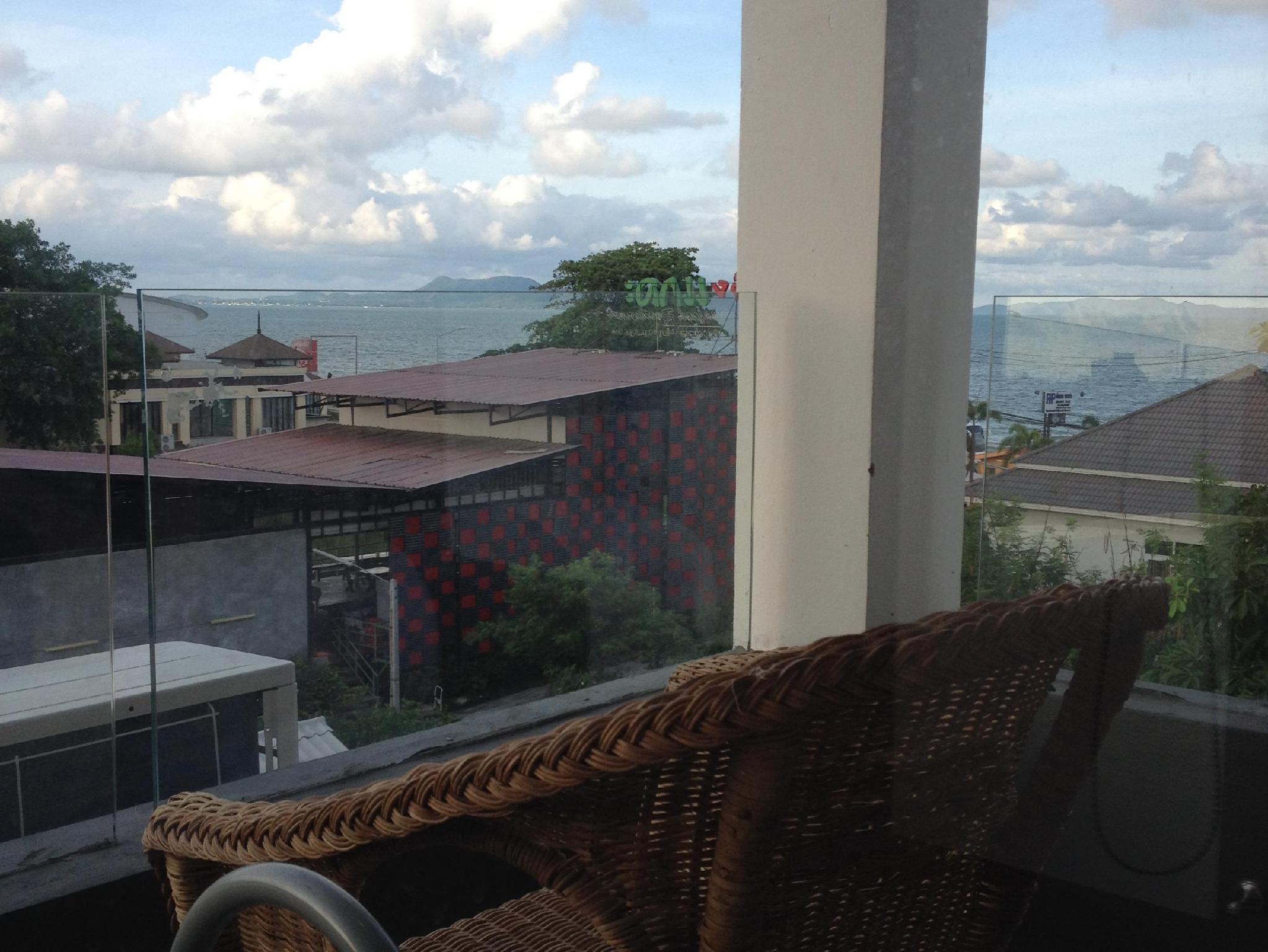 5Ive Beach House Hotel 41/43
