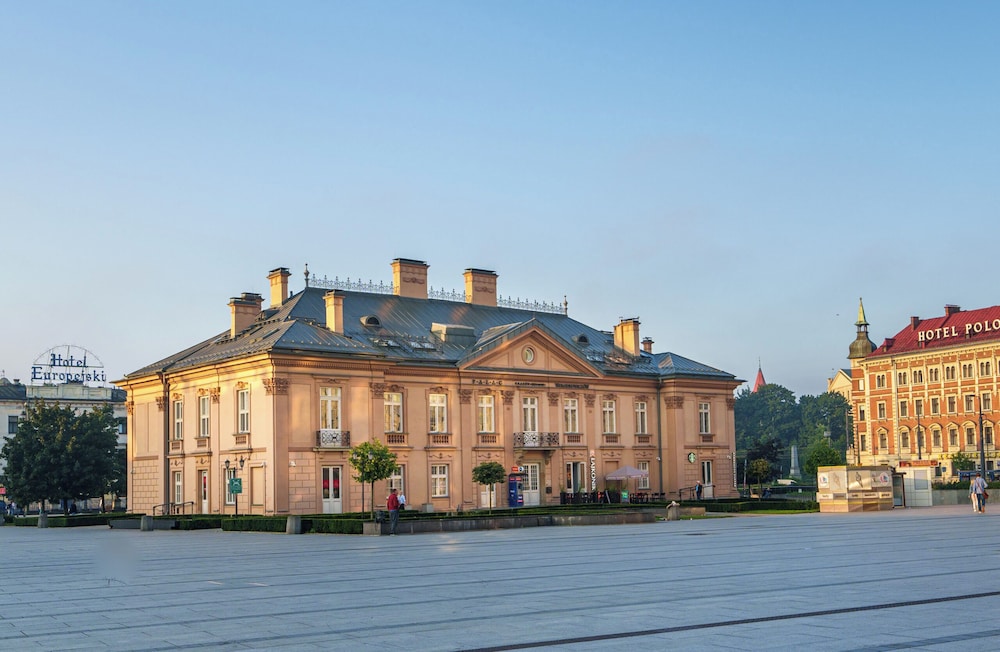 Central Palace by Habitan 4/50