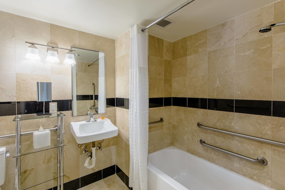 MARRIOTT VACATION CLUB PULSE, SOUTH BEACH 18/62
