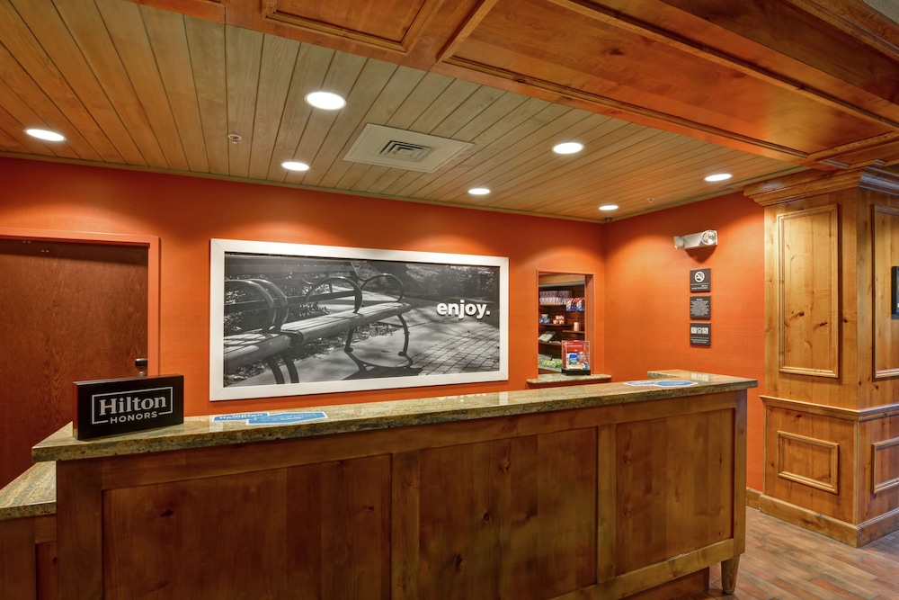 Hampton Inn and Suites New Hartford 12/64