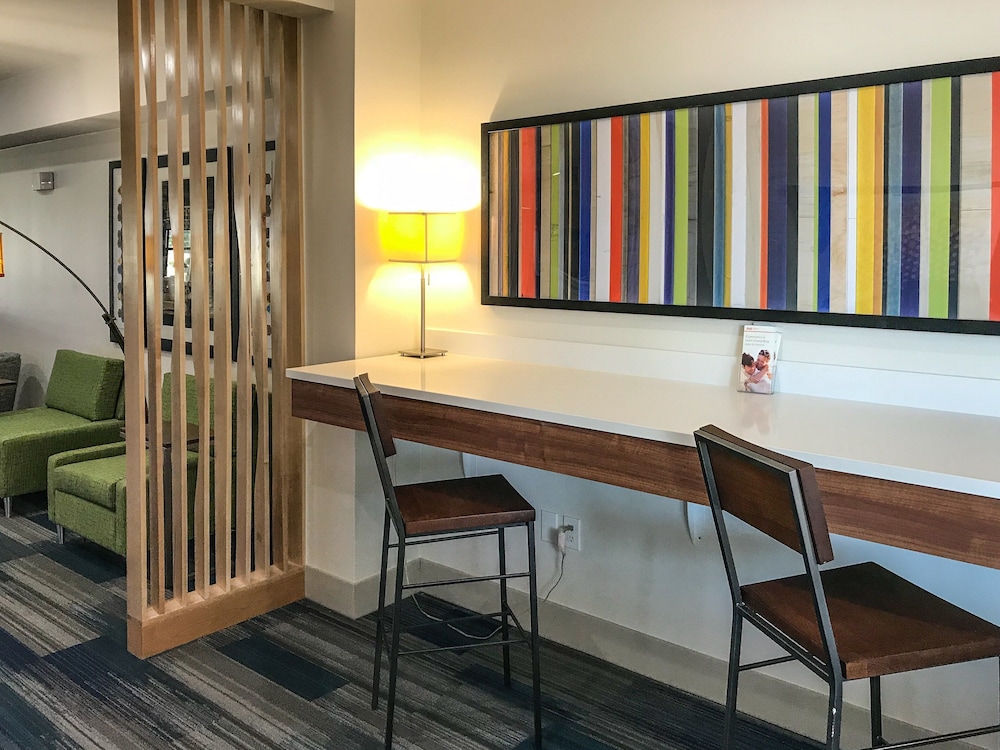 Holiday Inn Express Hotel And Suites Lubbock West 55/57