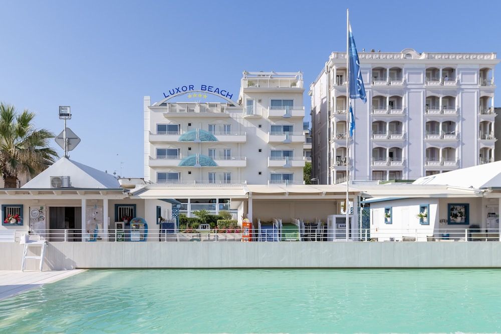 Hotel Luxor Beach 8/60