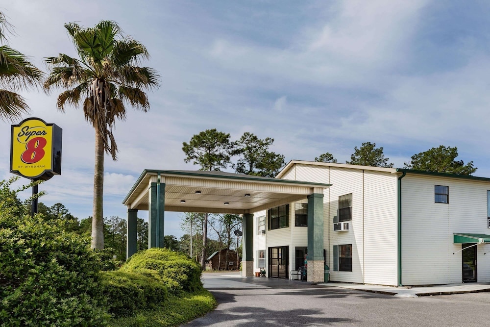Super 8 by Wyndham Kinder/Coushatta near Casino 2/38