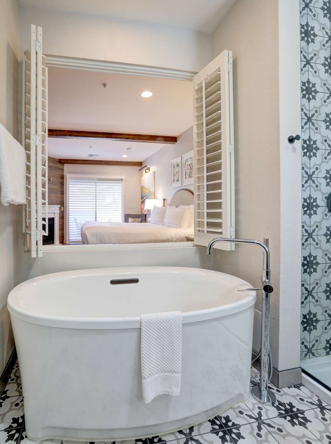 Room, King Bed, Balcony, Bathtub