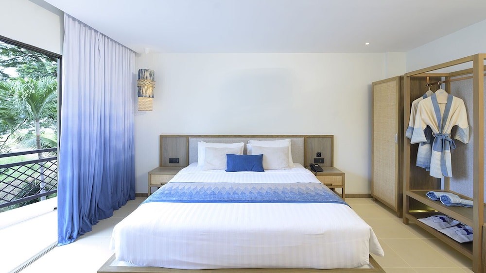 SUPERIOR, KING BED, RIVER VIEW